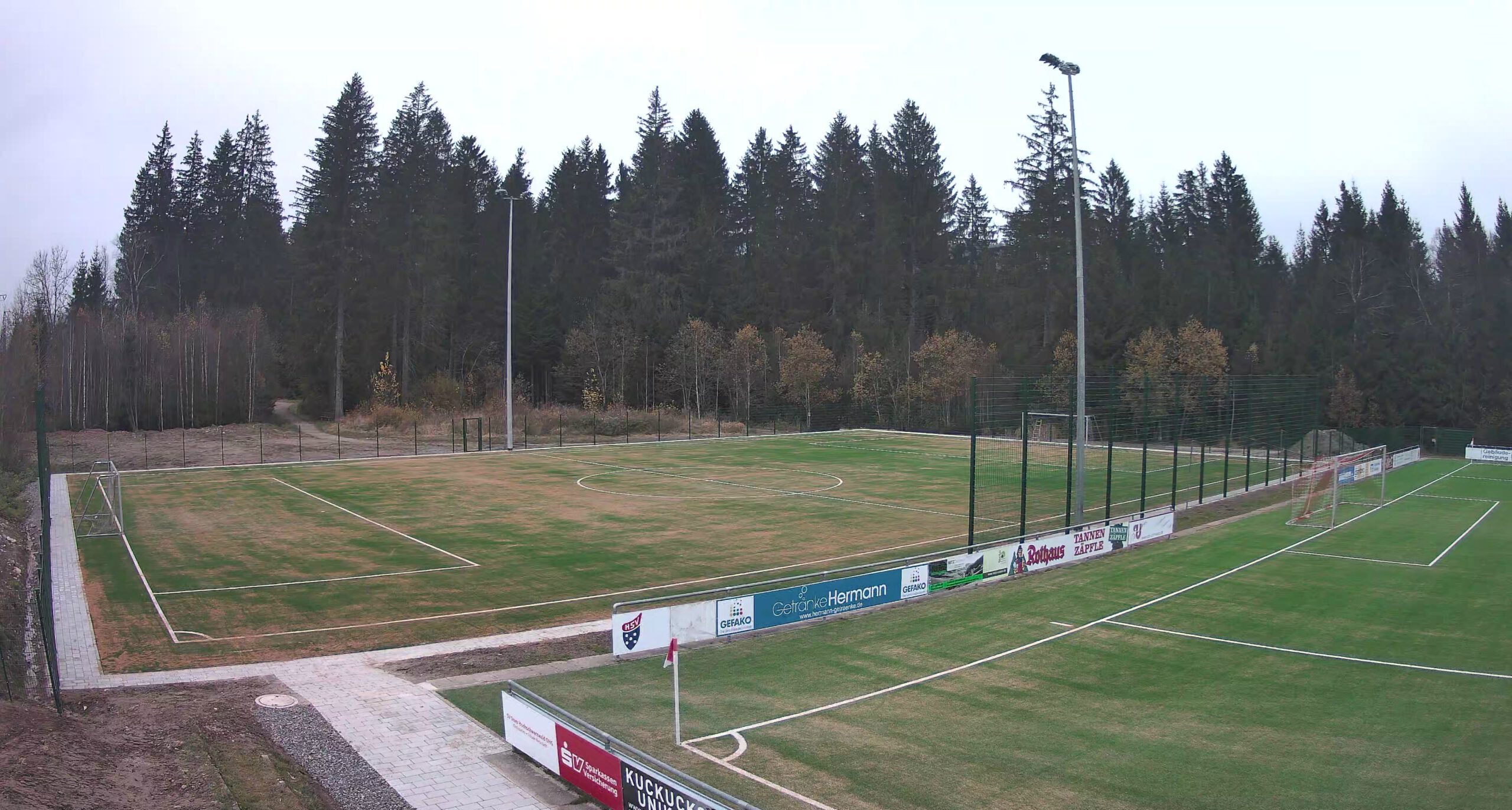 Der fertige Kleinfeld-Kunstrasen 2024